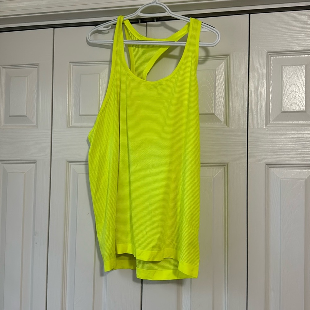 Lululemon tank.
